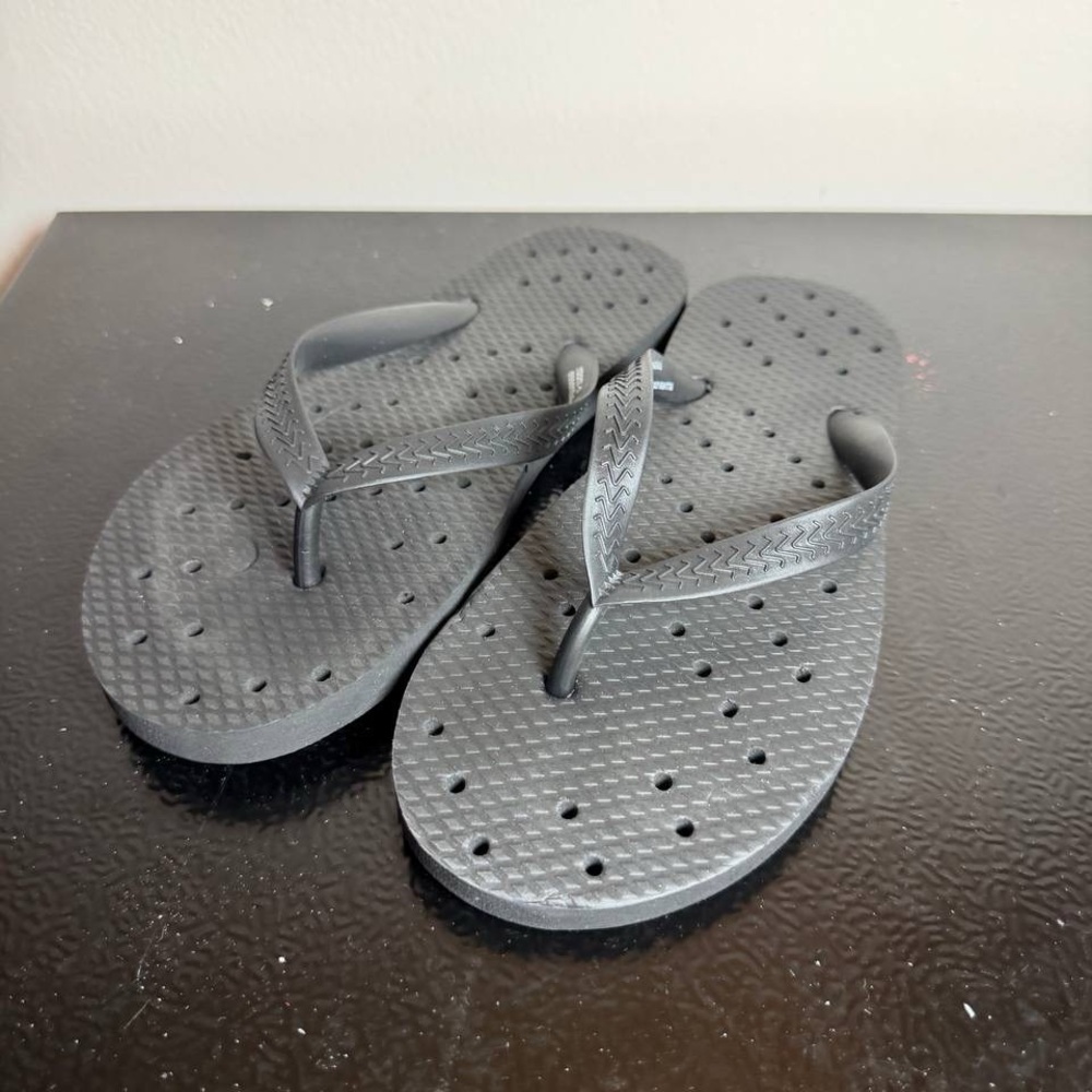 Target, Room Essentials, Small, Black, Adult Unisex, Dorm, Pool. Shower Shoes